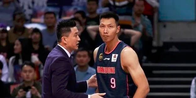 白丝班长被我c了